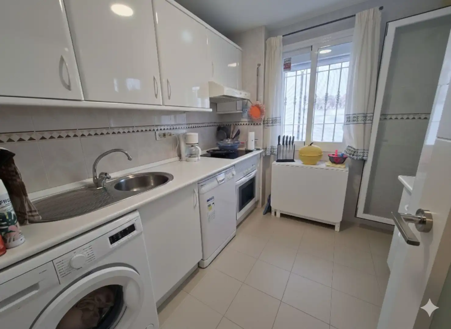 Cocina de Apartamento en venta en Marbella con Aire acondicionado, Jardín privado y Alarma