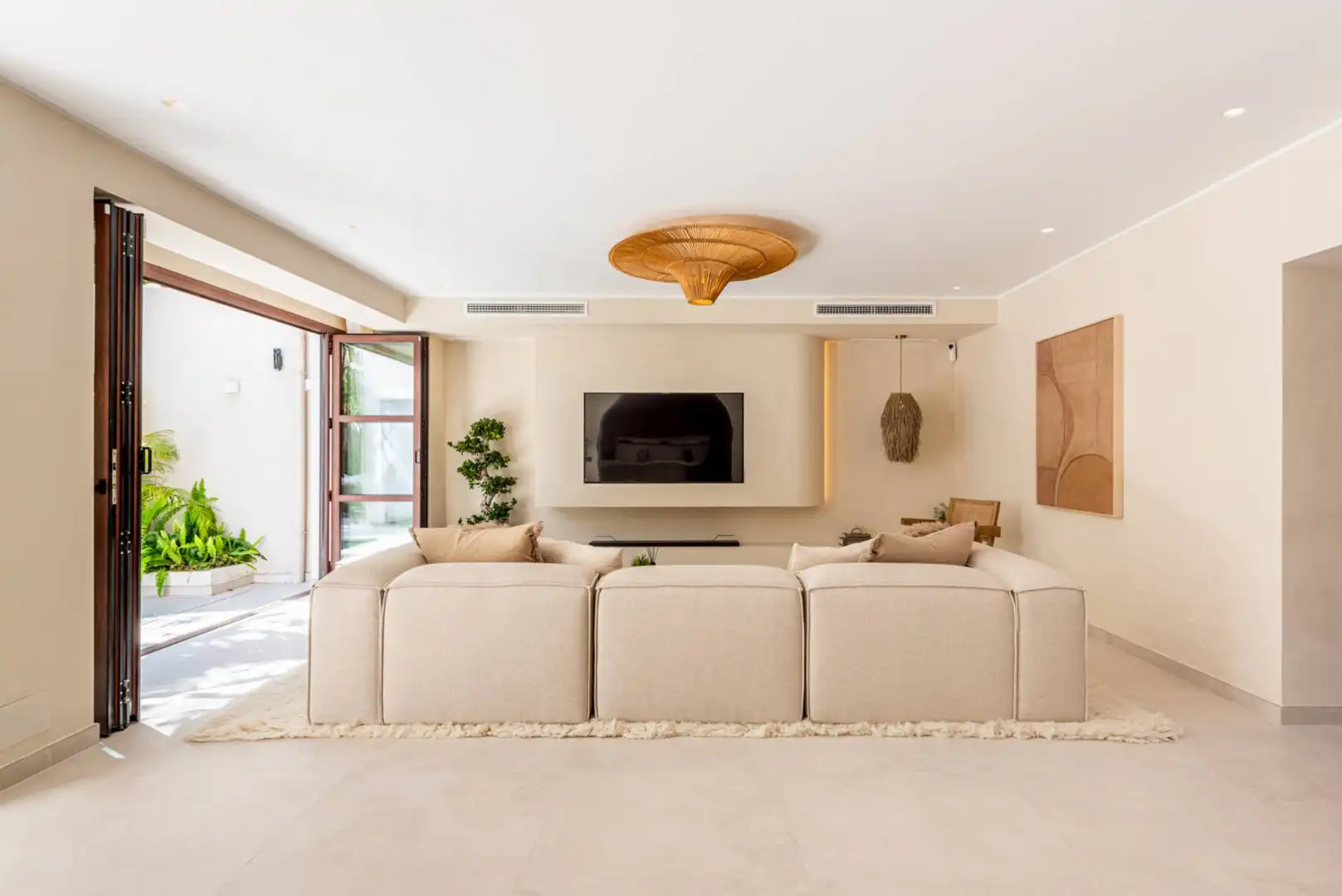 Sala de estar de Casa adosada en venta en Marbella con Aire acondicionado, Jardín privado y Terraza