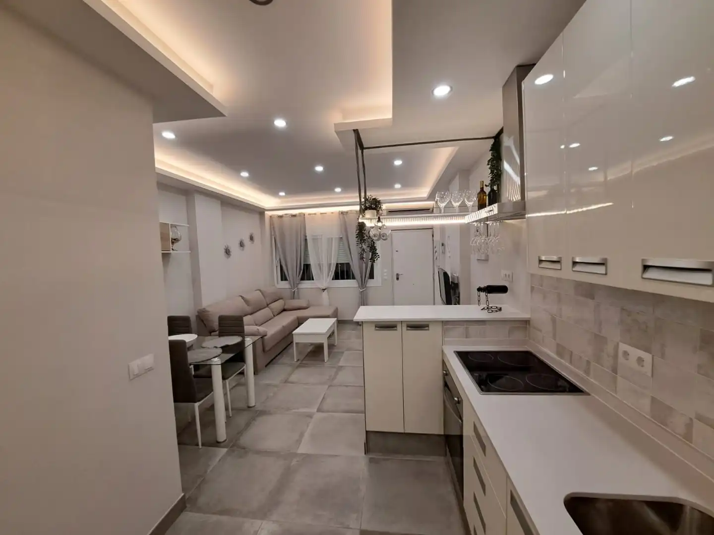 Piso de alquiler en Avenida Carvajal, Las Gaviotas - Carvajal