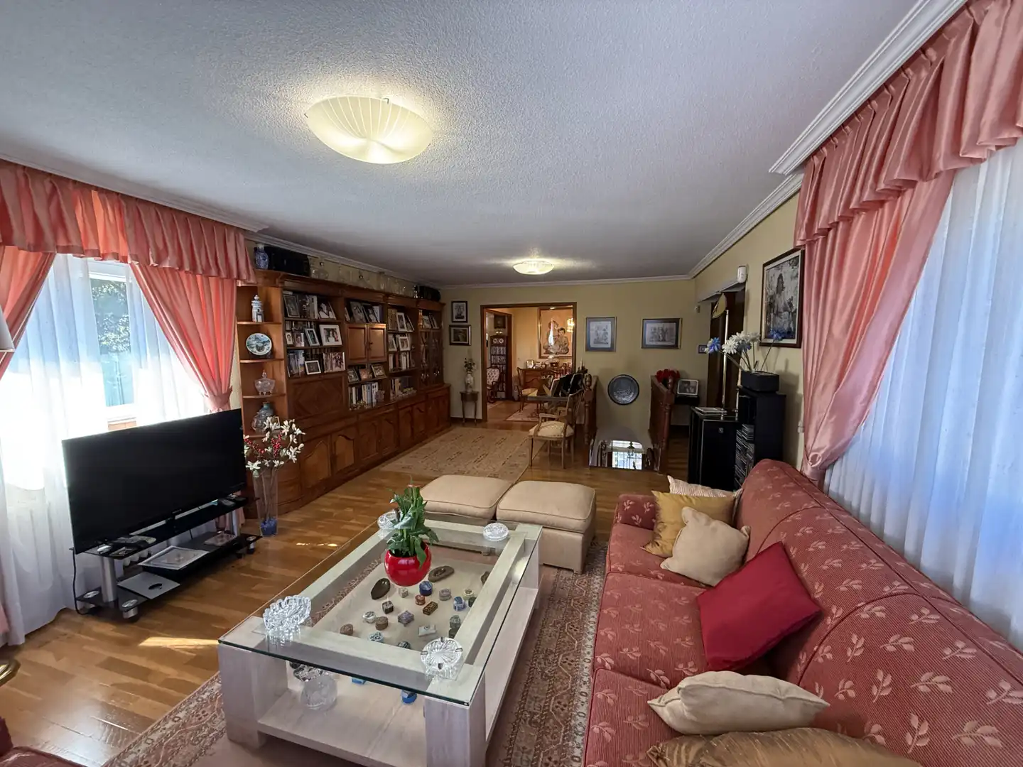 Sala d'estar de Casa o xalet en venda en Las Rozas de Madrid amb Aire condicionat, Calefacció i Jardí privat