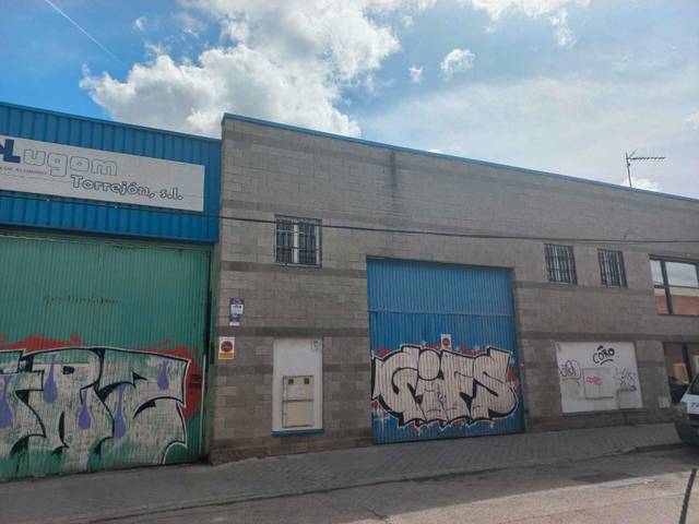 Nave industrial en Venta en Calle Ebanistería en Amposta