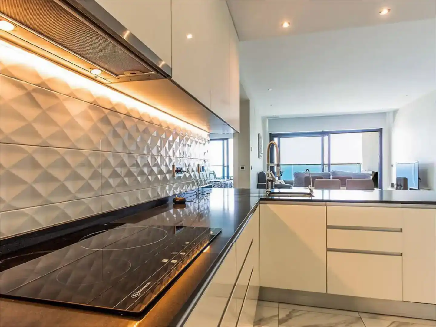 Cocina de Apartamento de alquiler en Polop con Aire acondicionado, Parquet y Piscina