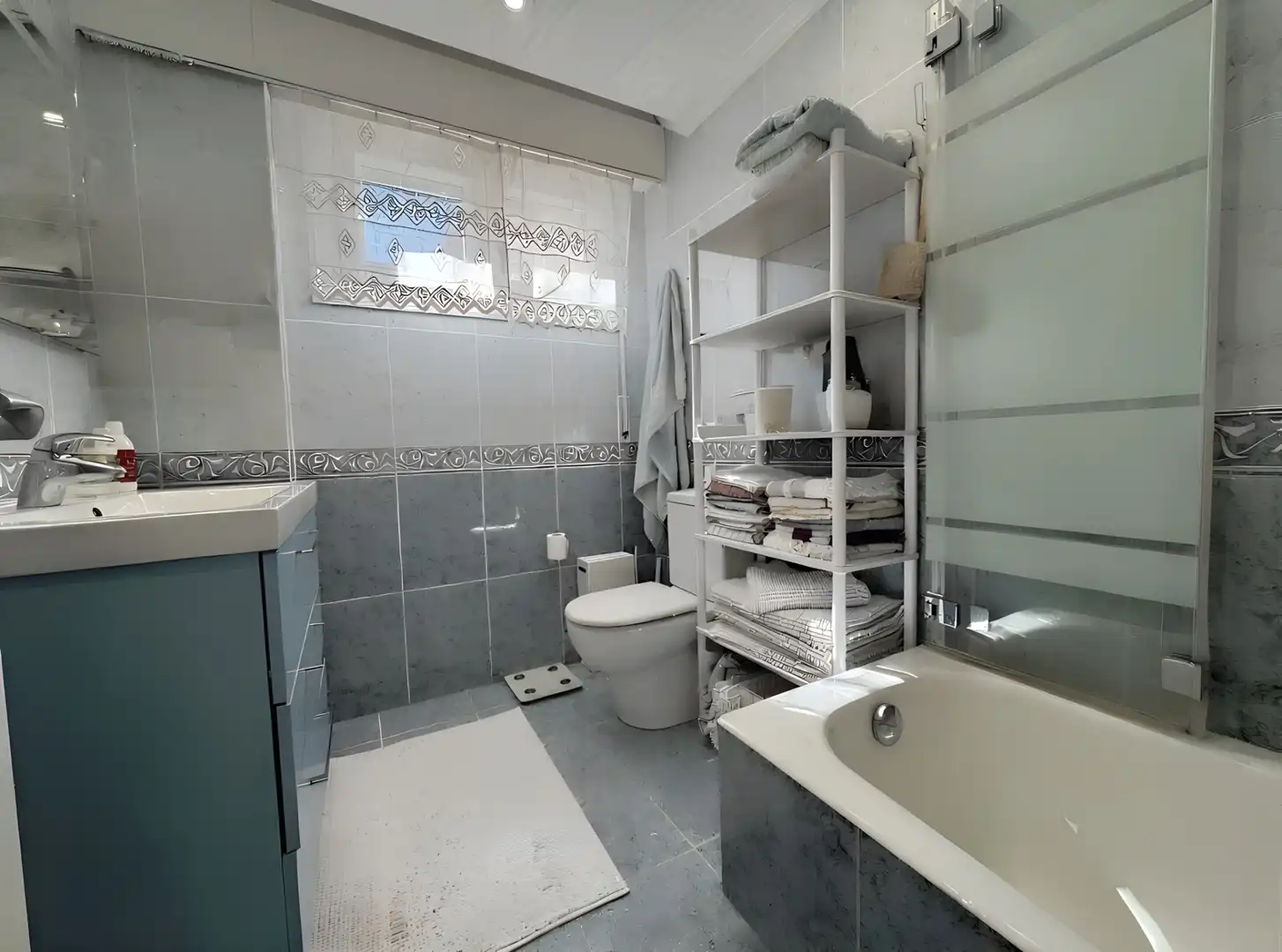 Baño de Piso en venta en Getxo  con Calefacción, Terraza y Amueblado
