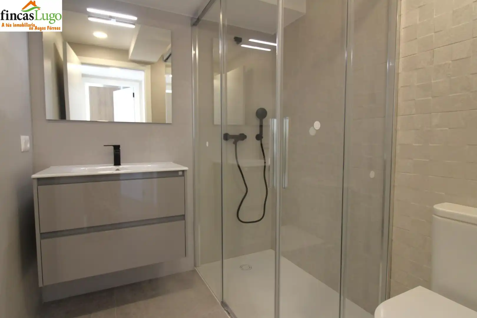 Bathroom of Apartments for rent in Lugo  with Heating and Furnished