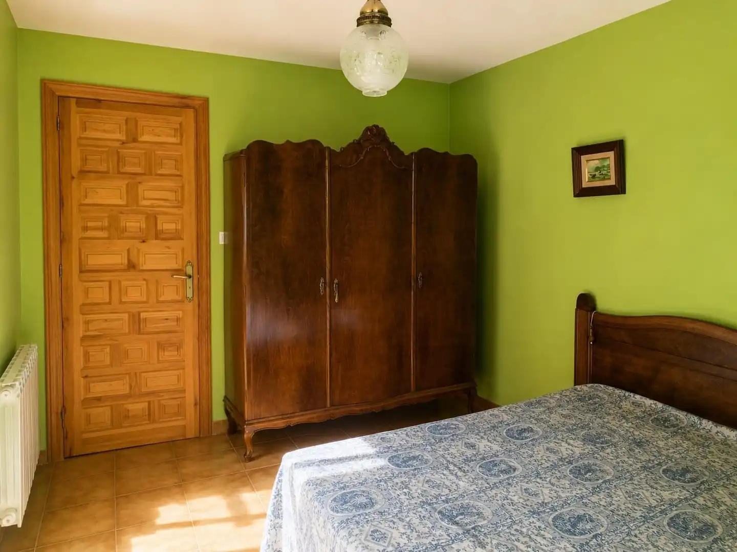 Habitación de Finca rústica en venta en Valle de Losa con Jardín privado, Amueblado y Alarma