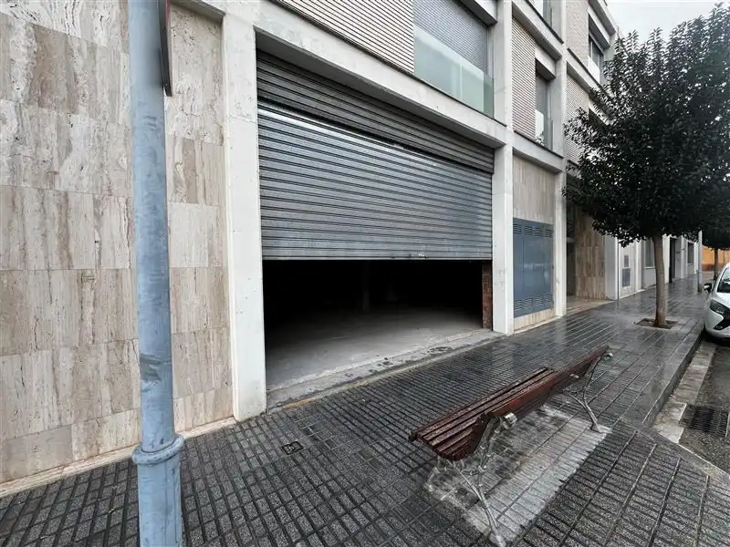 Locale commerciale in affitto a PERE CARDONA
