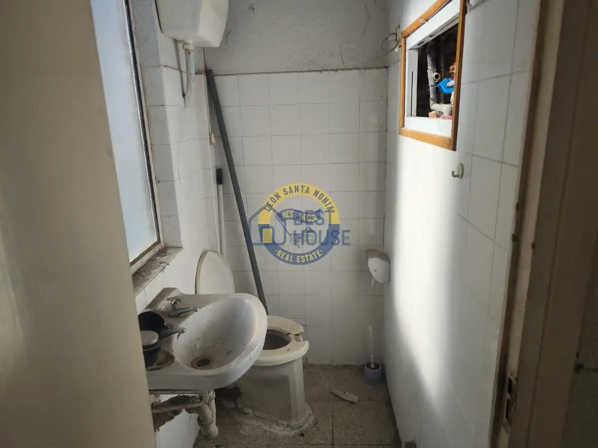 Badezimmer von Wohnung zum Verkauf in León Capital  mit Heizung, Parkett und Terrasse