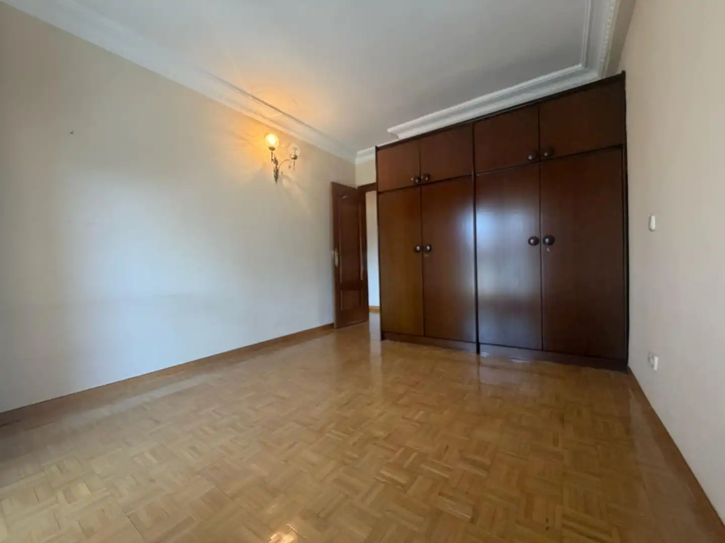 Habitación de Piso en venta en Madrid con Calefacción, Parquet y Terraza