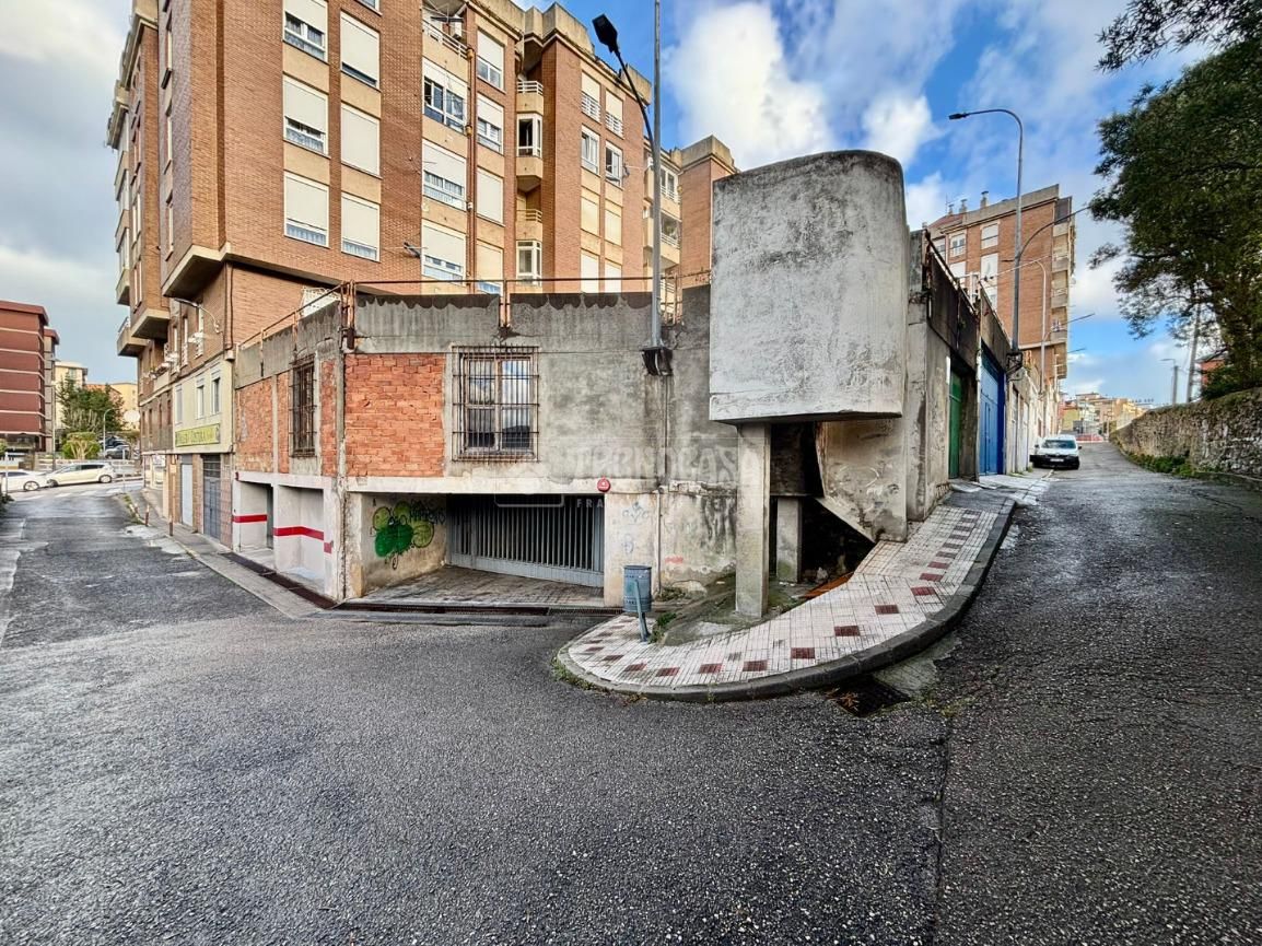 Vista exterior de Garatge en venda en El Astillero  