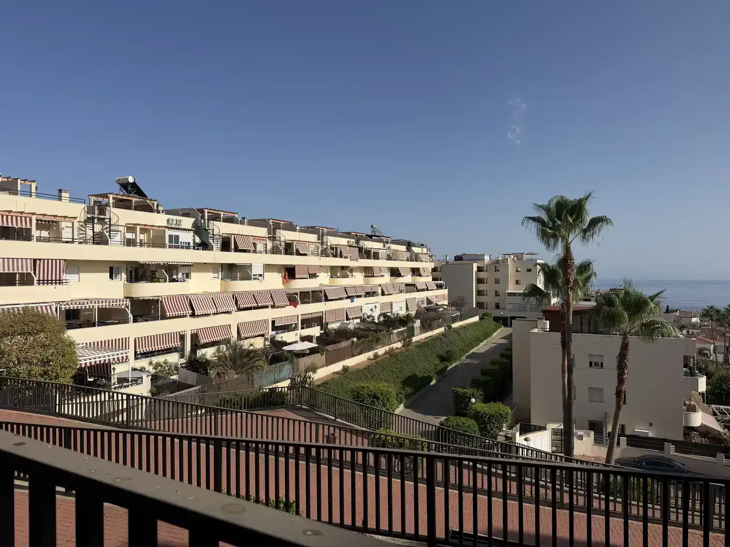 Vista exterior de Pis en venda en Rincón de la Victoria amb Aire condicionat i Piscina