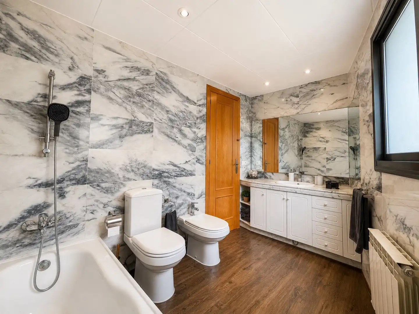 Bathroom of Duplexes for sale in La Roca del Vallès  with Air Conditioner, Heating and Terrace