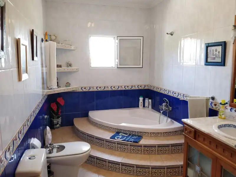 Badezimmer von Haus oder Chalet zum Verkauf in Murcia mit Klimaanlage, Heizung und Privatgarten