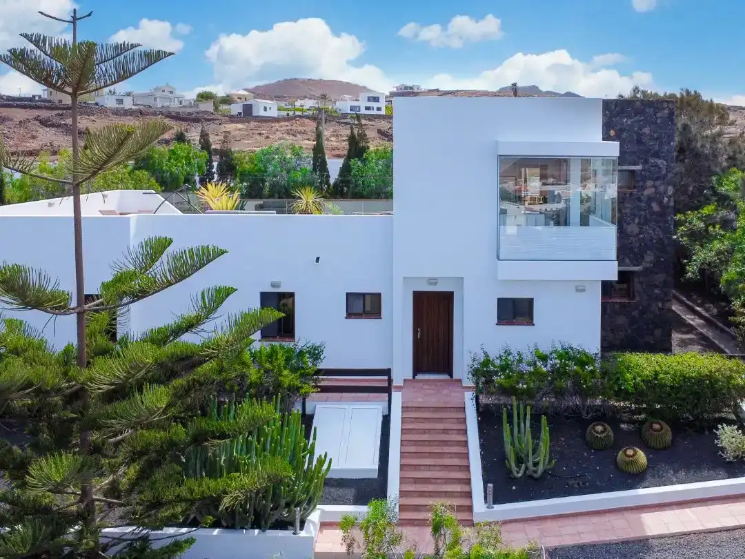Vista exterior de Finca rústica en venda en La Oliva amb Jardí privat i Piscina