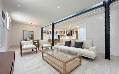 Living room of Flat for sale in  Madrid Capital  with Terrace, Storage room and Furnished