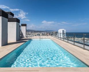Piscina de Apartament de lloguer en Badalona amb Aire condicionat, Calefacció i Parquet