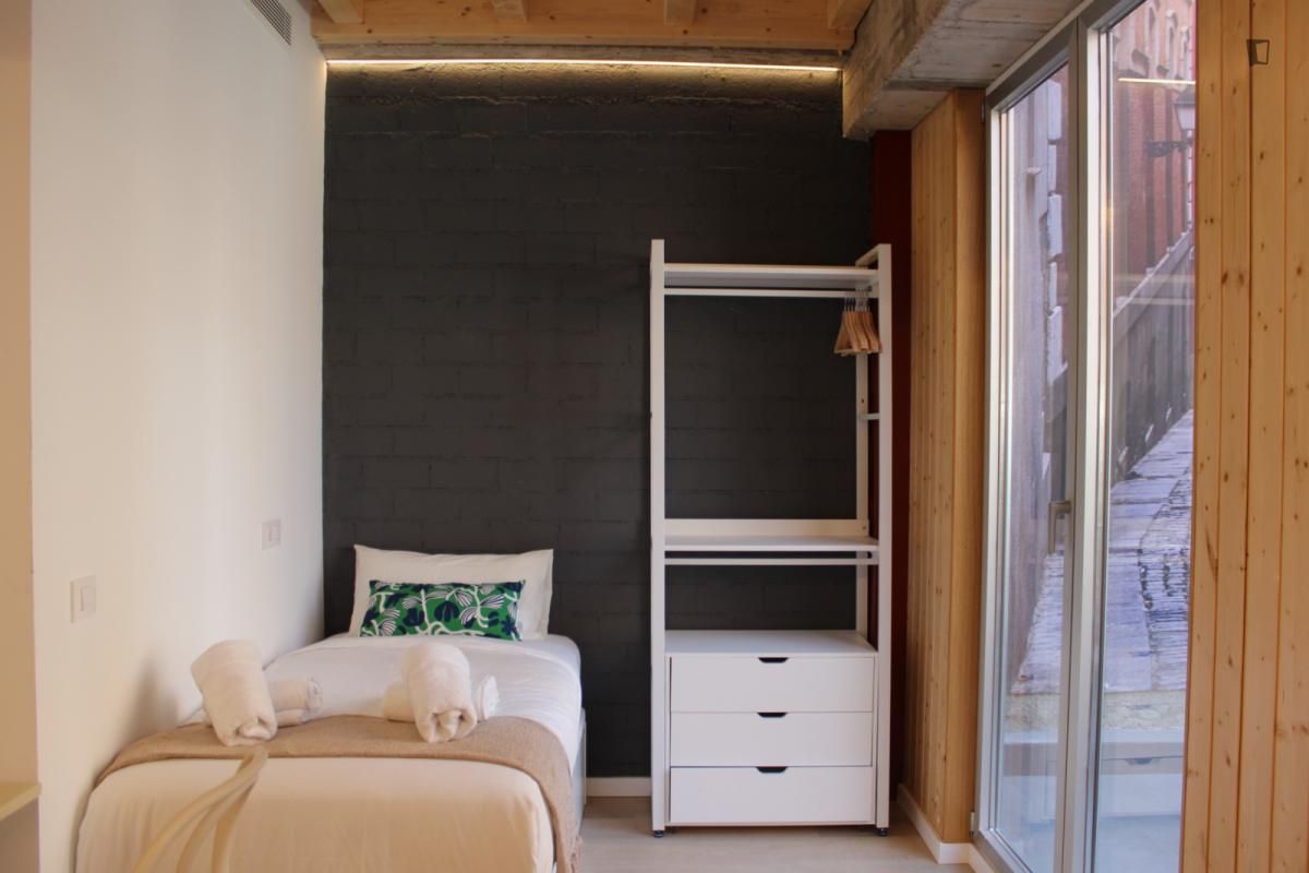 Study to rent in Guindalera