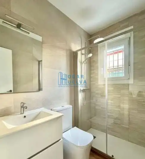 Baño de Planta baja en venta en Huelva con Aire acondicionado