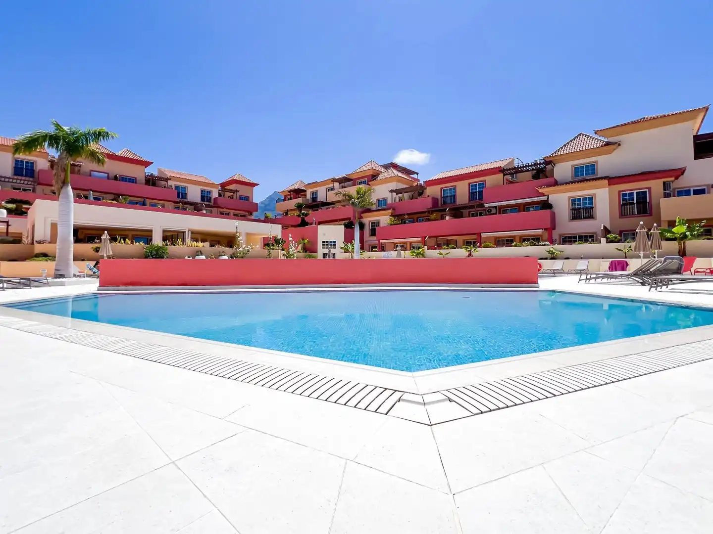 Schwimmbecken von Wohnungen zum Verkauf in Adeje mit Klimaanlage, Terrasse und Möbliert