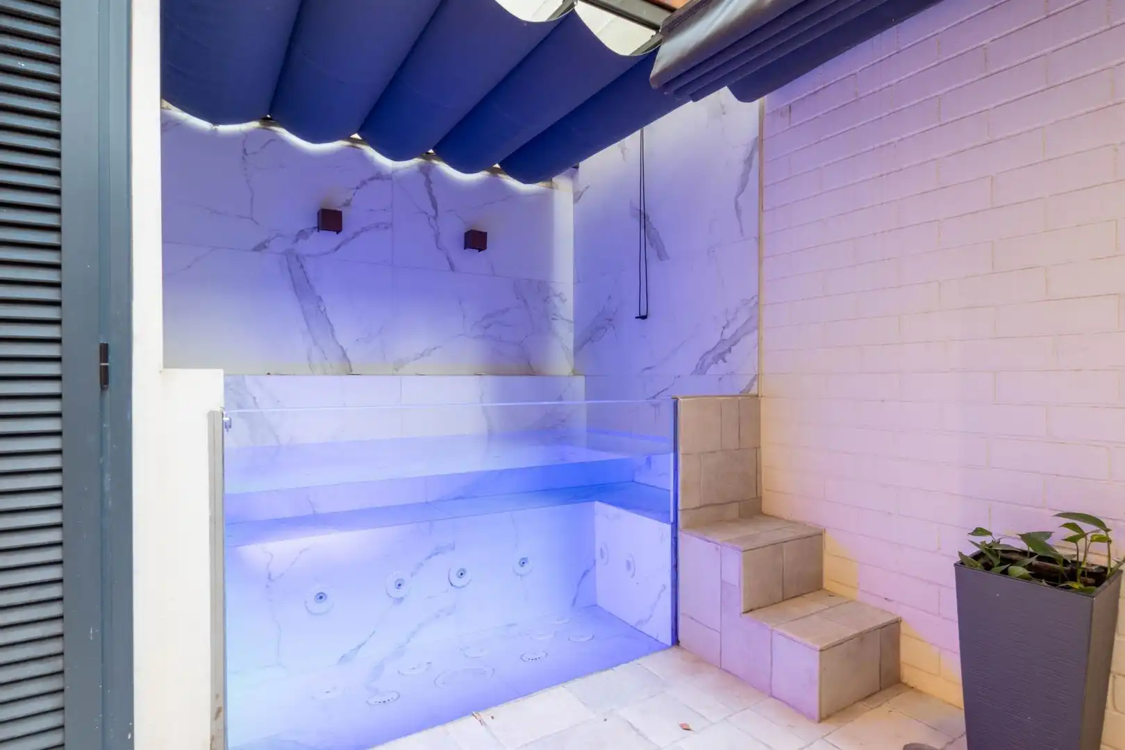 Swimming pool of Ground floor for sale in Eixample
