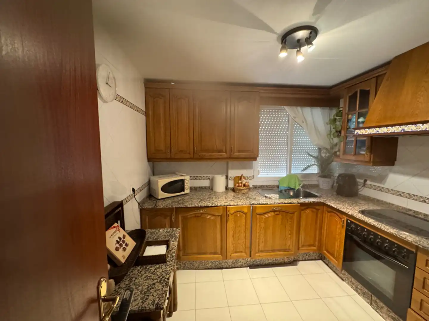 Kitchen of Flat for sale in Sanlúcar de Barrameda  with Air Conditioner, Heating and Terrace