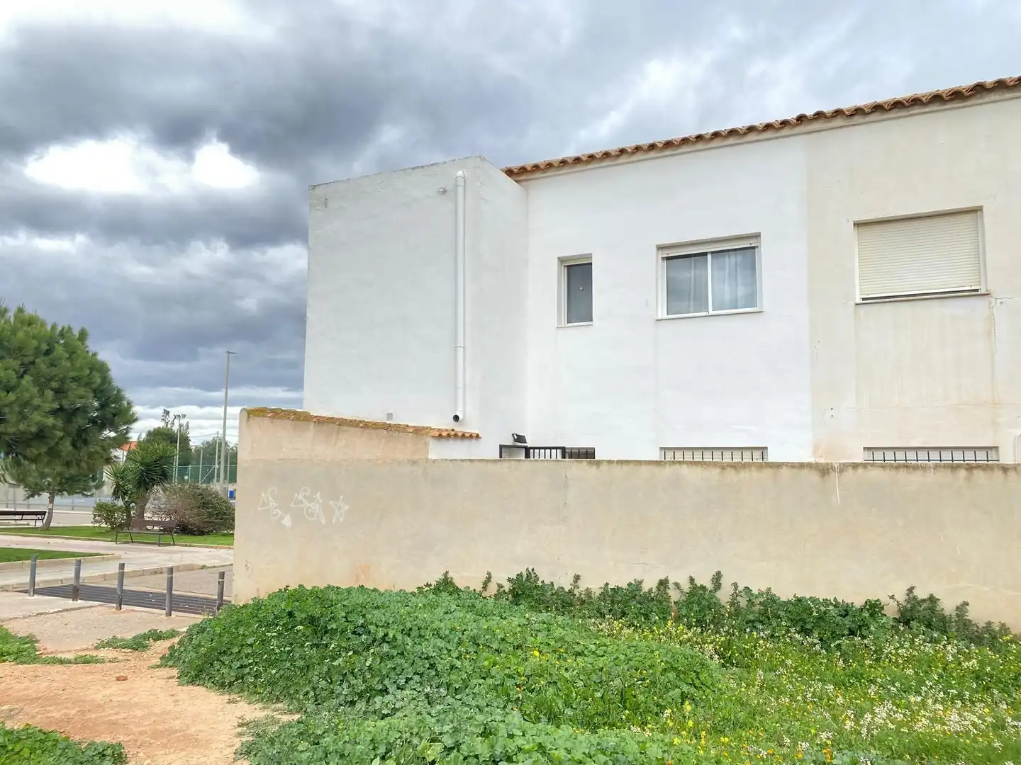 Vista exterior de Casa o xalet en venda en Cartagena amb Aire condicionat i Jardí privat