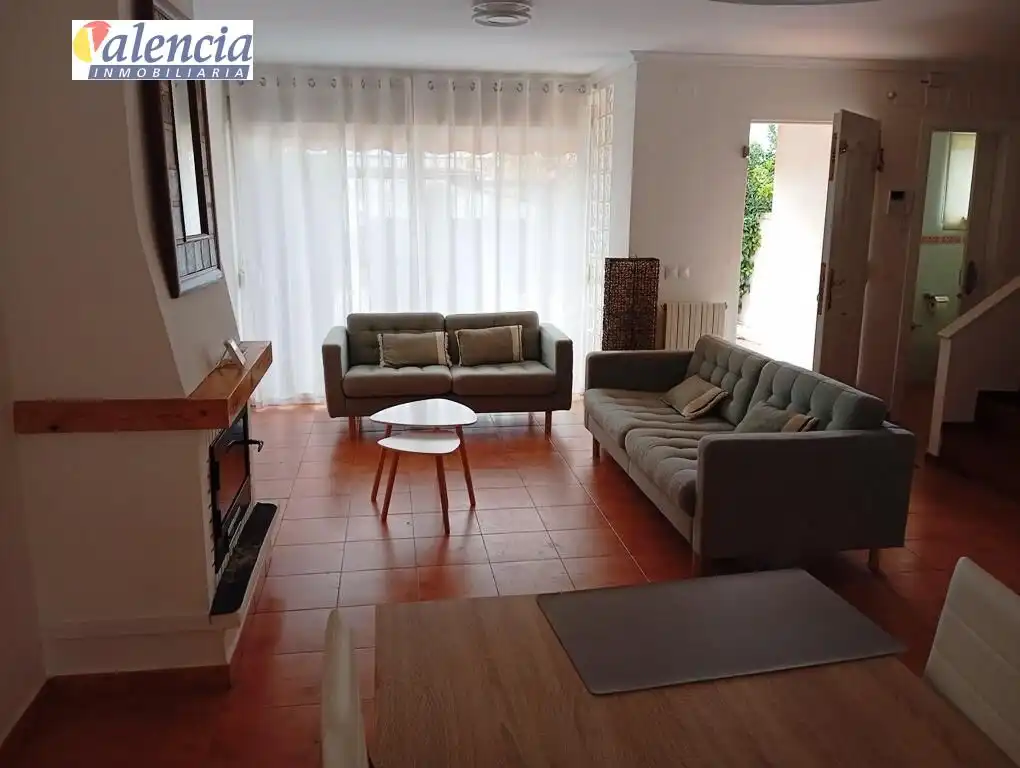 Sala d'estar de Casa adosada en venda en Bétera amb Jardí privat, Terrassa i Balcó