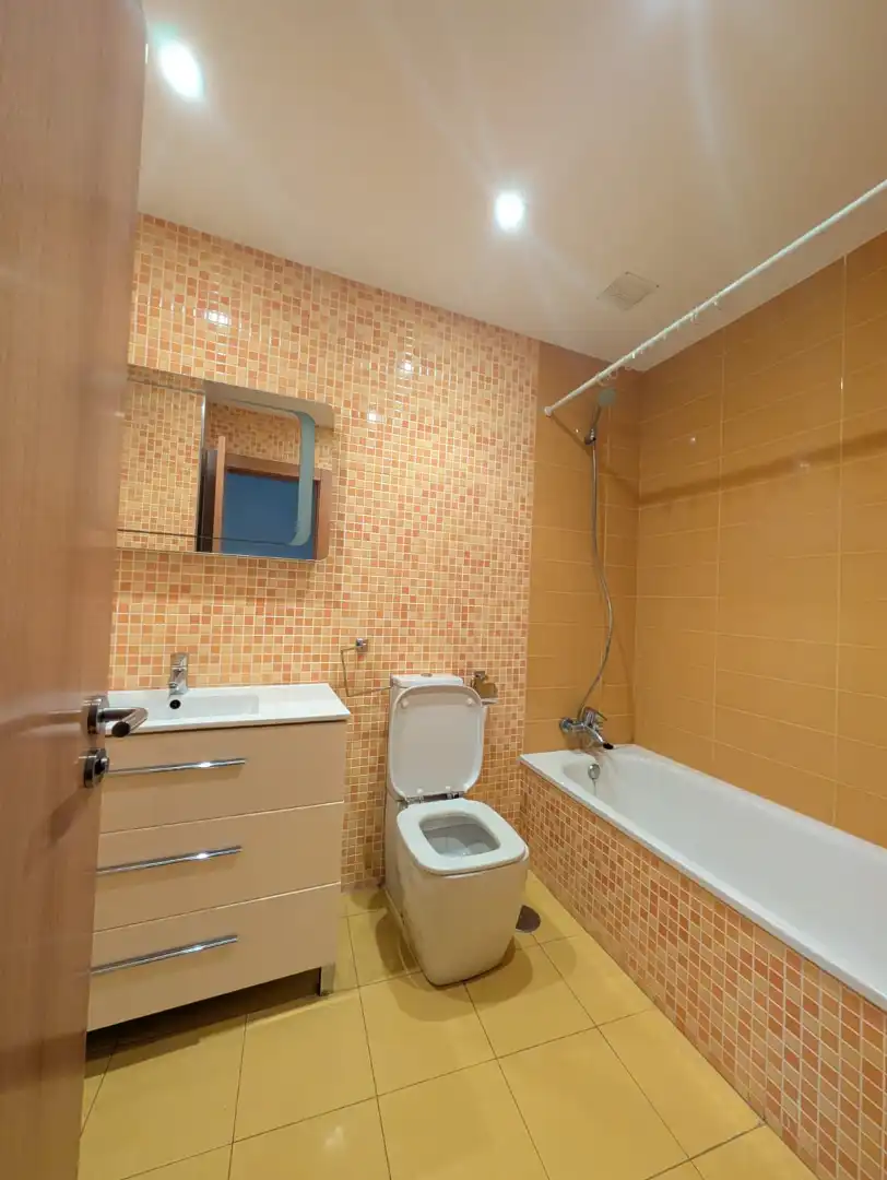 Baño de Piso en venta en Santander con Calefacción, Terraza y Trastero