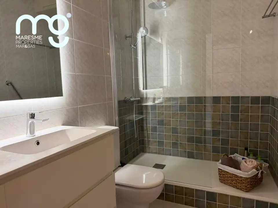 Baño de Casa adosada en venta en Premià de Mar con Aire acondicionado, Calefacción y Jardín privado