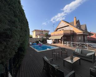 Piscina de Casa o xalet en venda en Mérida amb Aire condicionat, Terrassa i Piscina