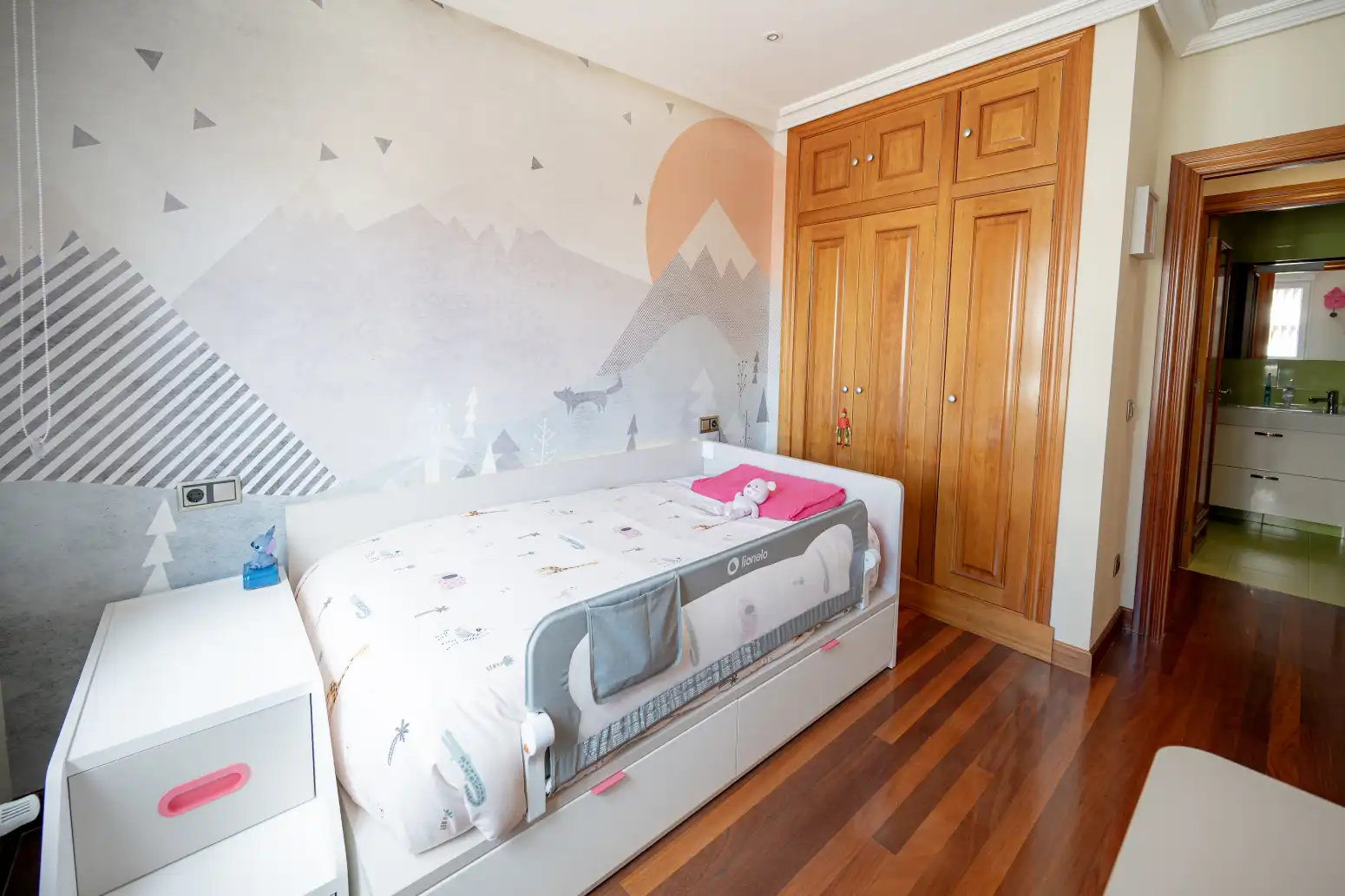 Schlafzimmer von Wohnung zum Verkauf in Oviedo  mit Heizung, Privatgarten und Abstellraum