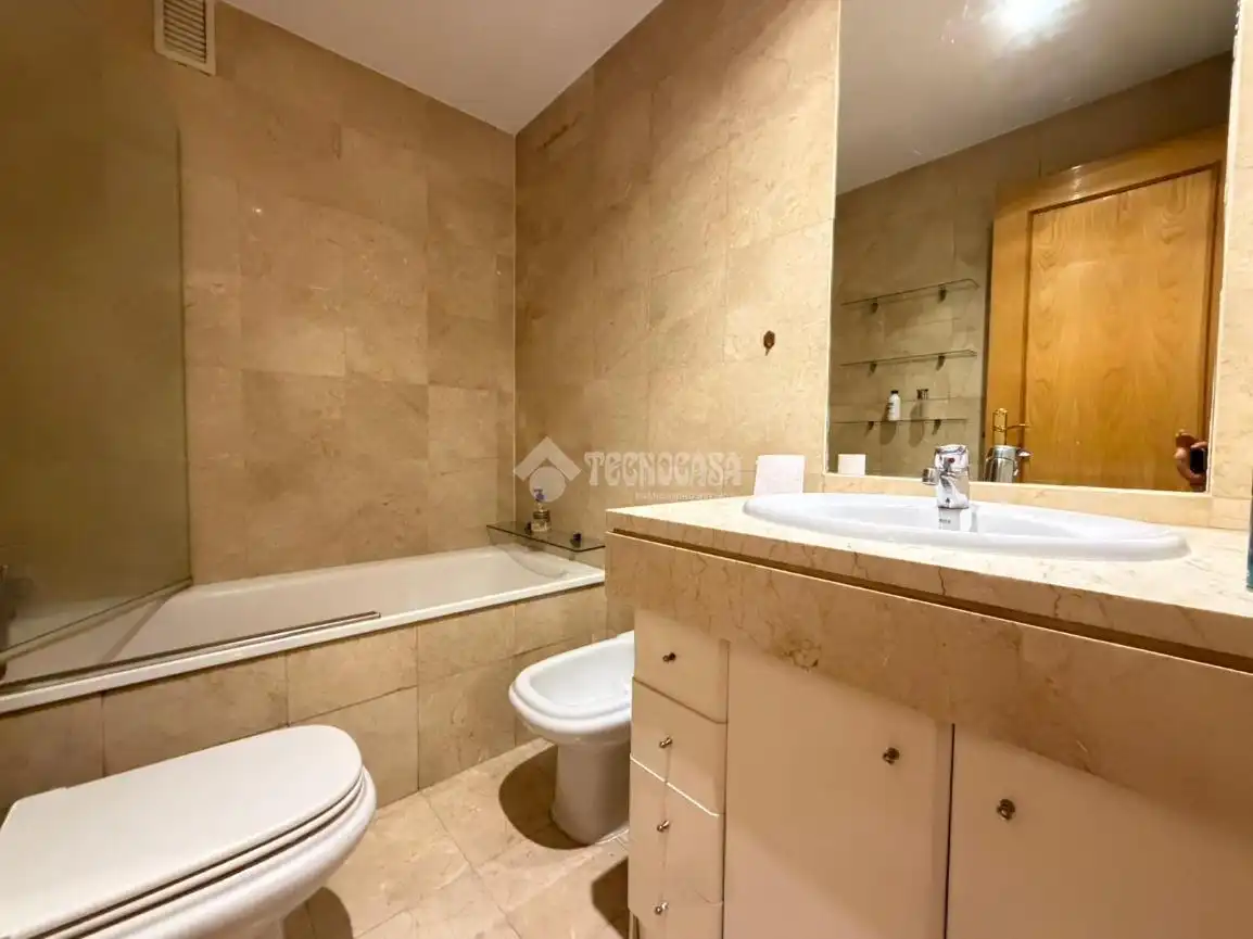 Bathroom of Flat for rent in Madrid  with Heating and Community pool