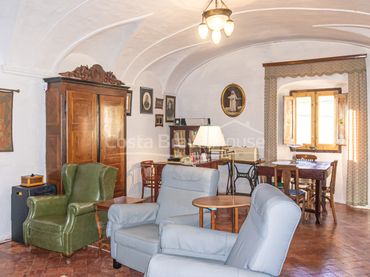 Casa rústica amb jardí en venda a De Santa Reparada