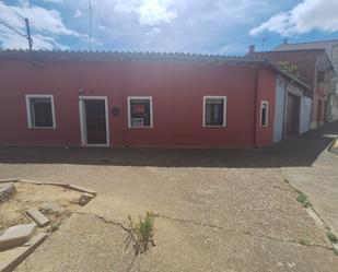 Vista exterior de Casa adosada en venda en Sahagún amb Calefacció