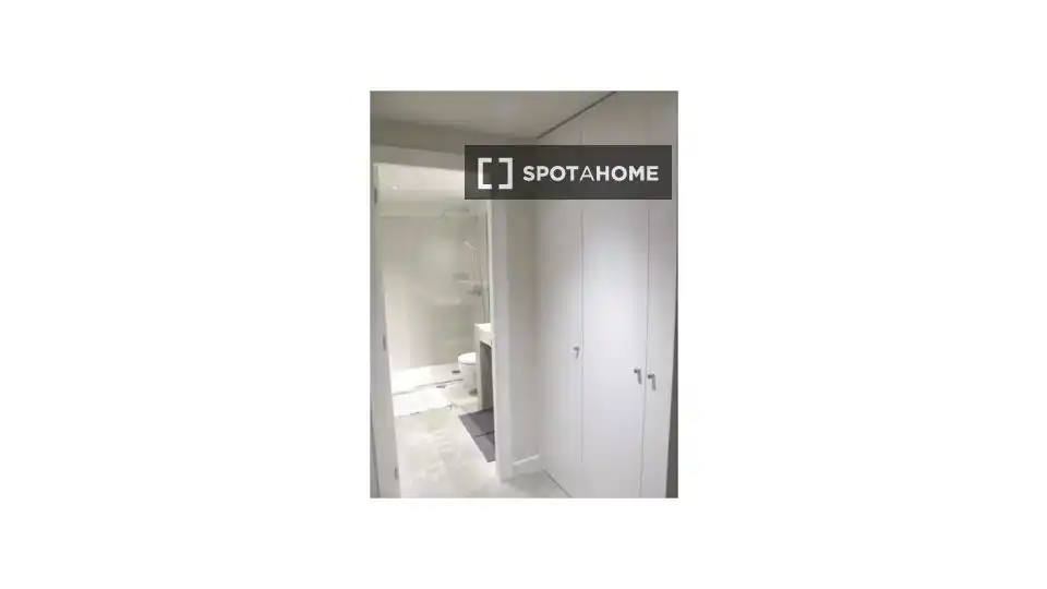 Bany de Apartament per a compartir en Sabadell amb Aire condicionat, Terrassa i Moblat