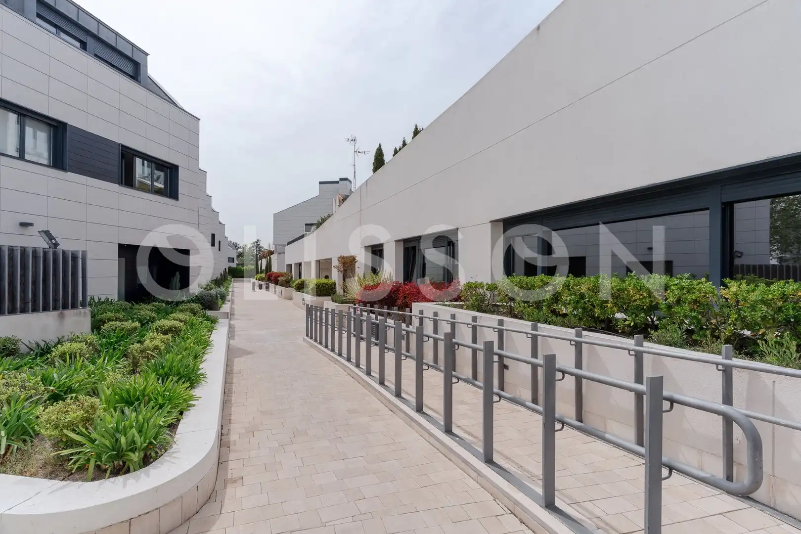 Vista exterior de Casa adosada en venta en La Moraleja con Aire acondicionado, Calefacción y Terraza