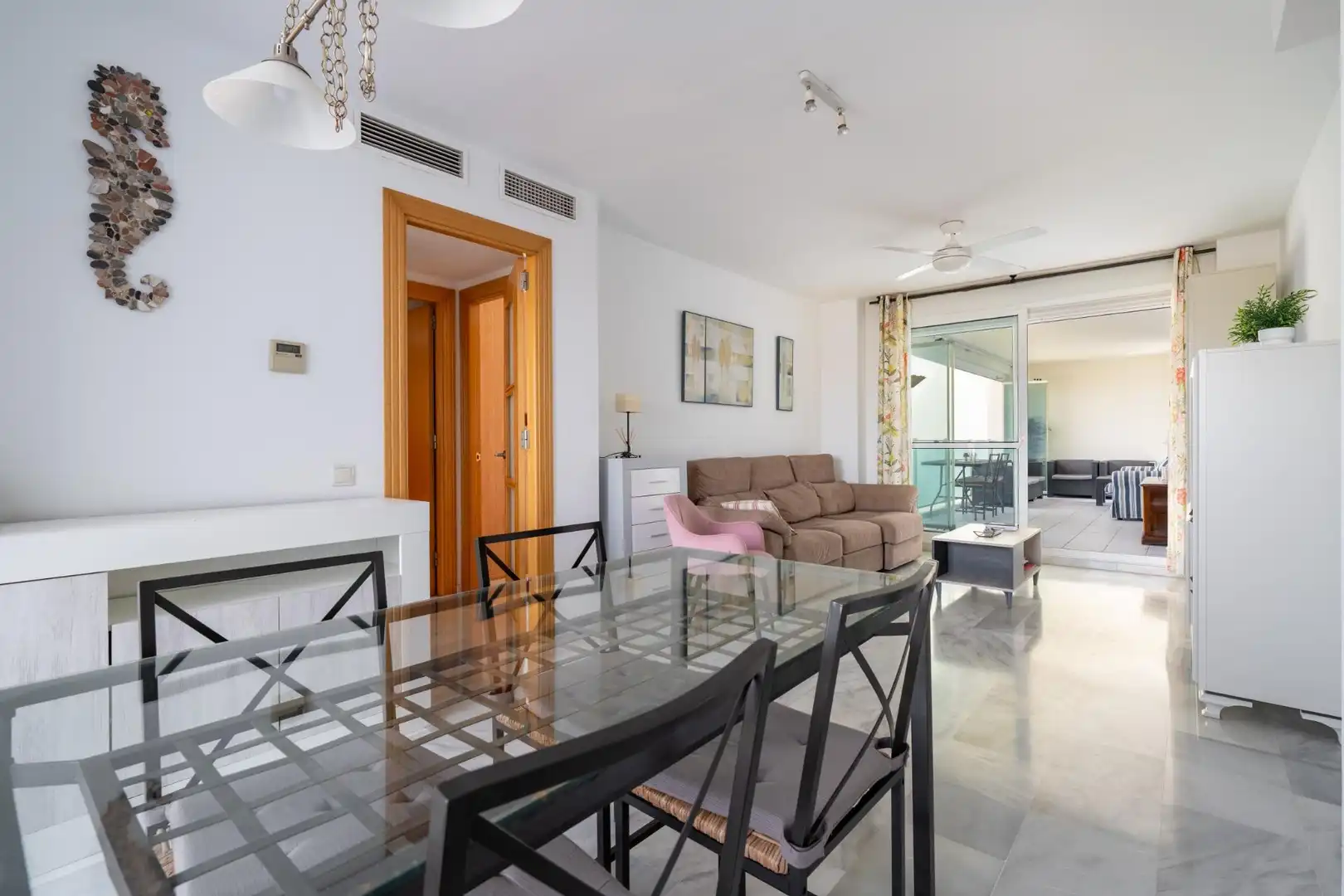 Sala d'estar de Apartament en venda en Roquetas de Mar amb Aire condicionat, Calefacció i Jardí privat