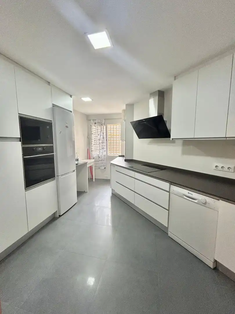 Kitchen of Flat for sale in Sevilla  with Air Conditioner and Community pool
