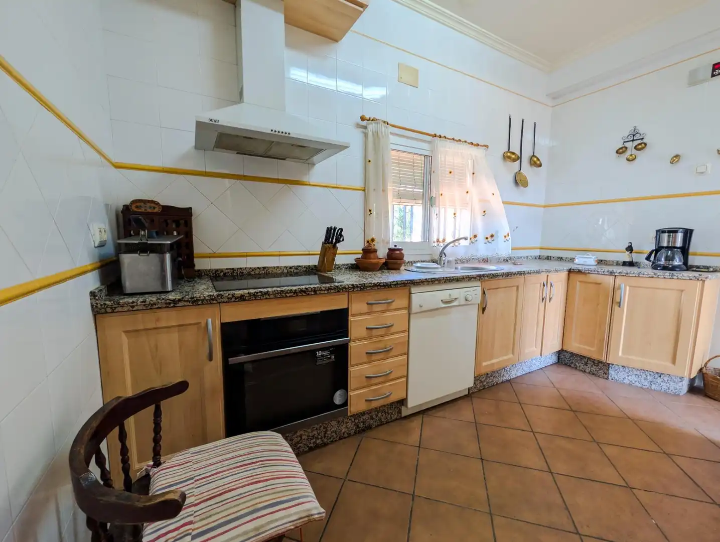 Detached house with pool for sale in Sanlúcar la Mayor, imagen 7