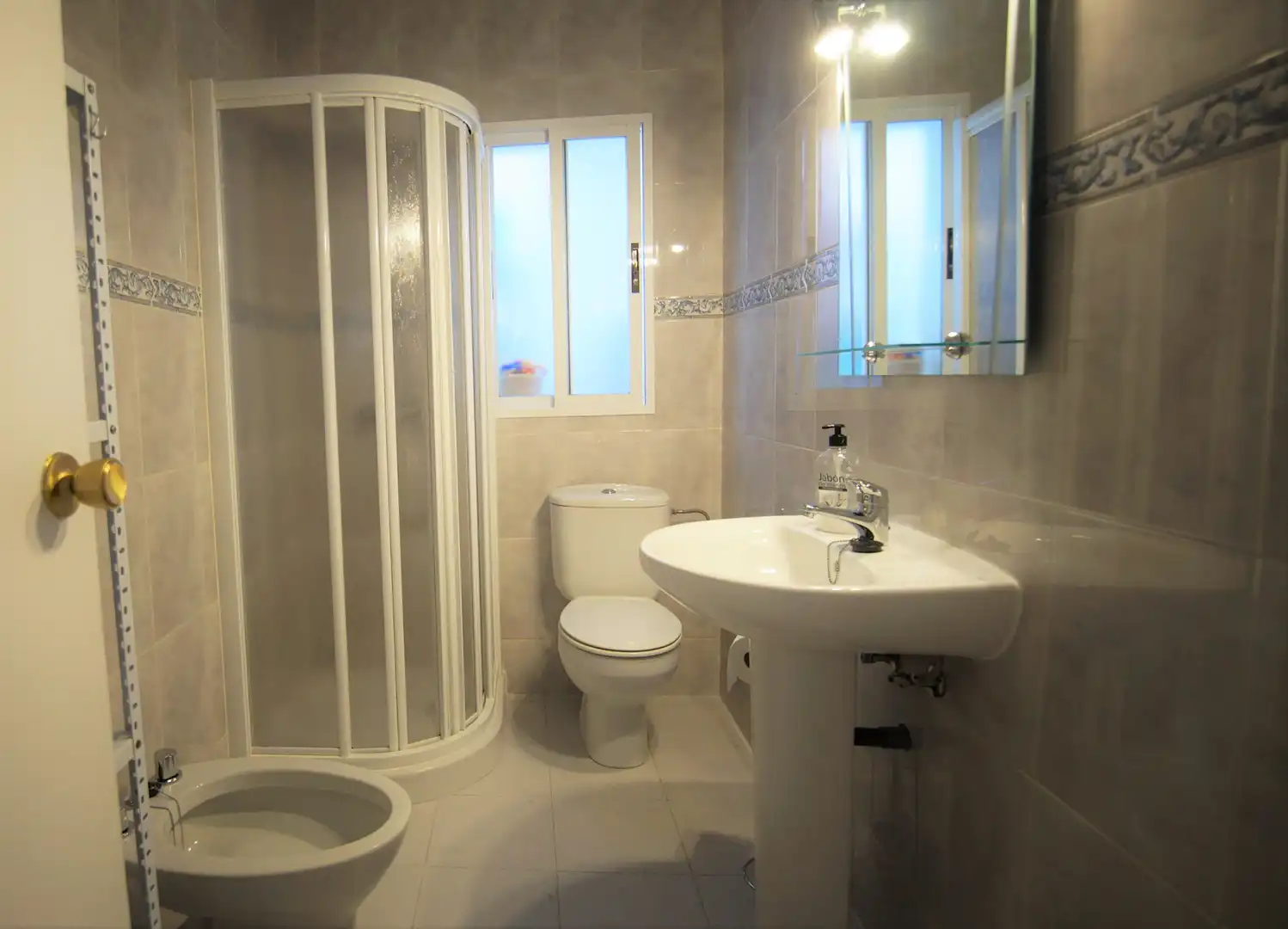 Baño de Piso de alquiler en Badajoz con Amueblado, Horno y Lavadora