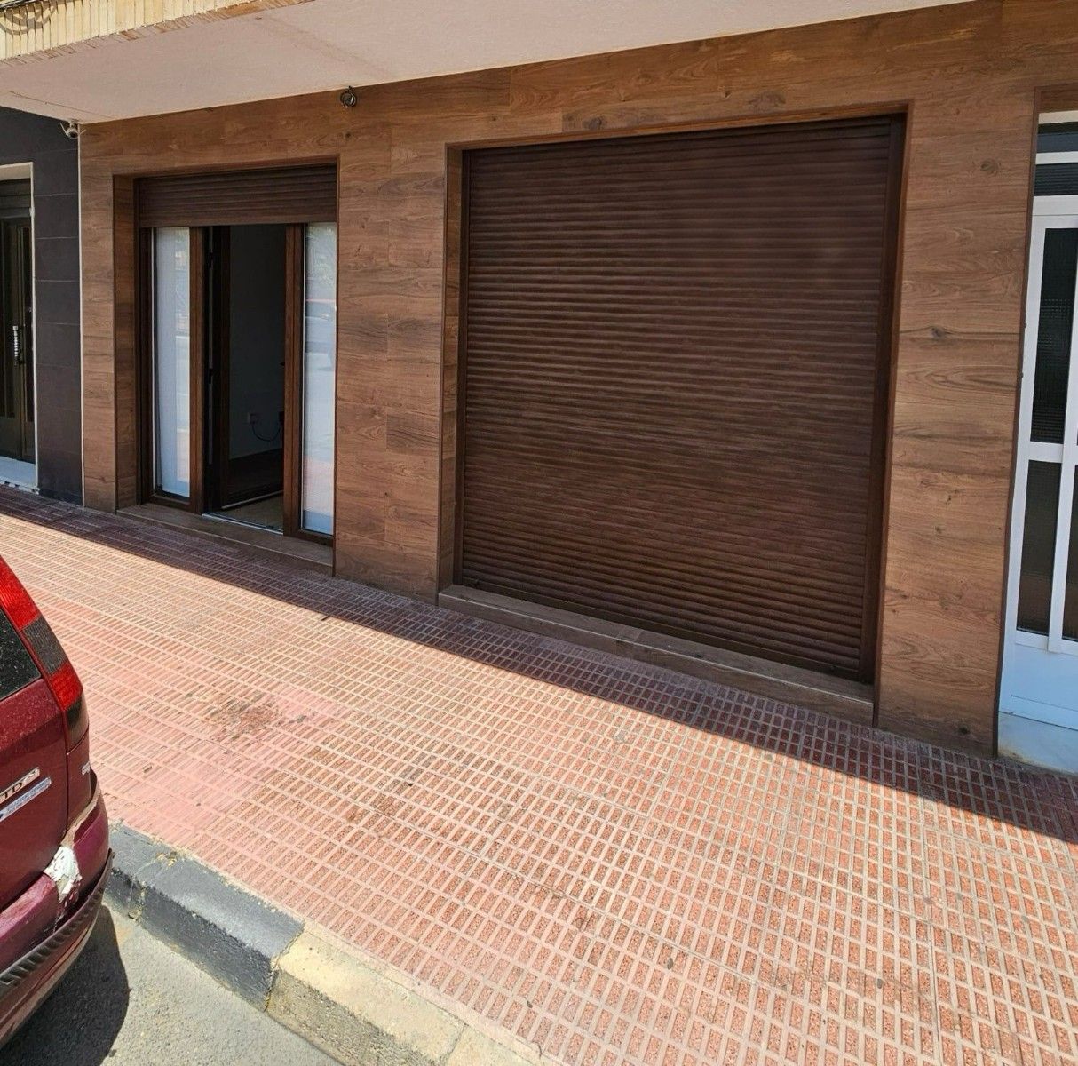 Vista exterior de Local en venda en Guardamar del Segura amb Aire condicionat, Terrassa i Moblat