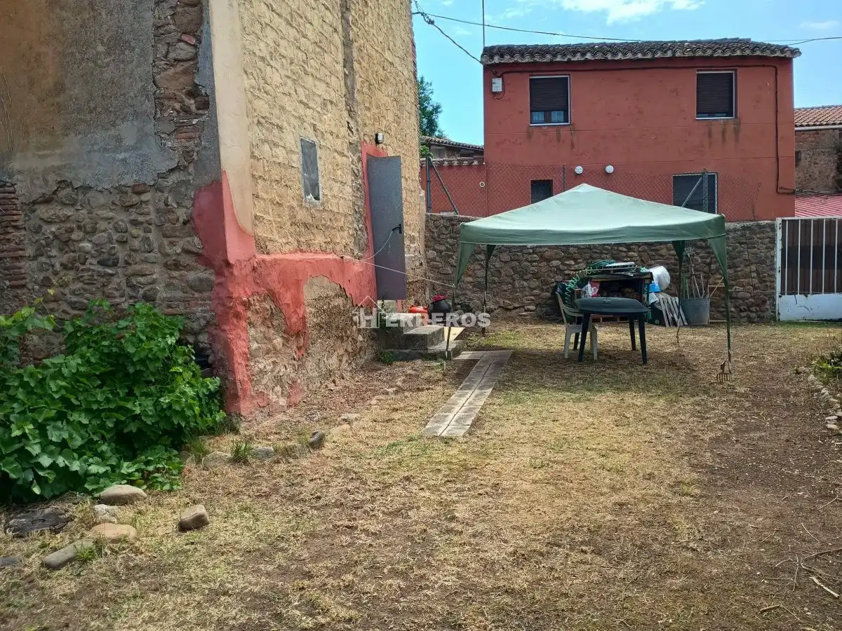 Houses for sale in HERAS, Ocón