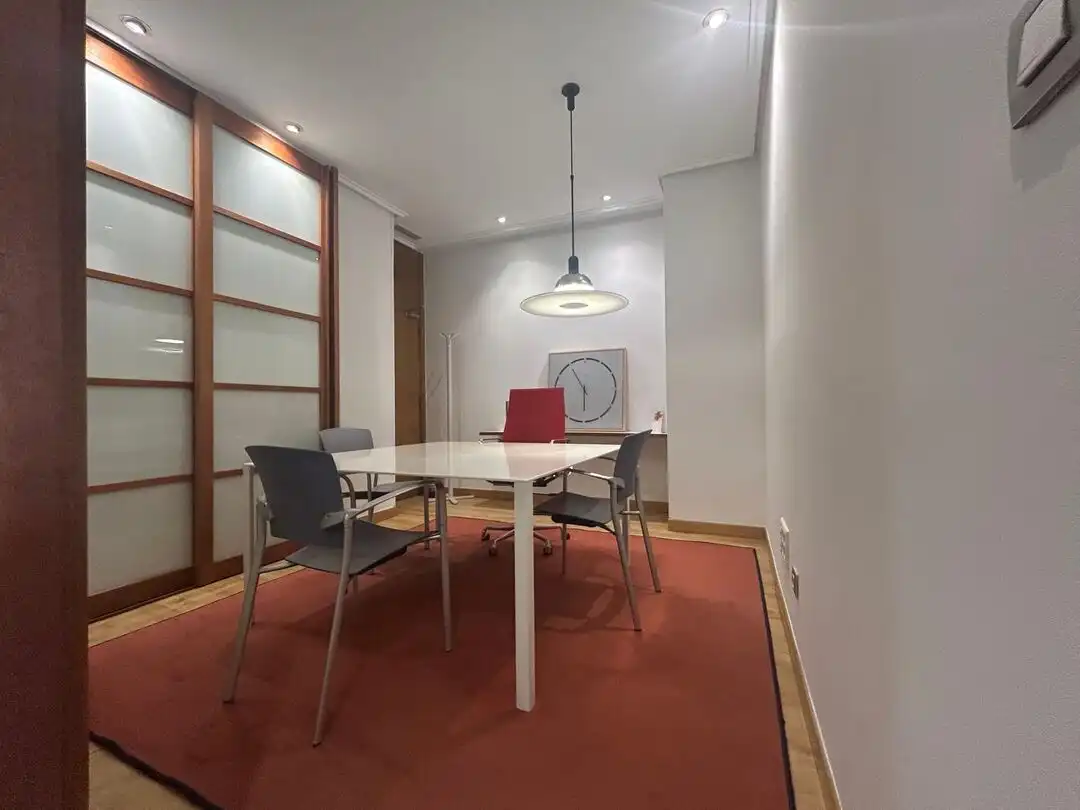 Büro zur Miete in Vitoria - Gasteiz mit Klimaanlage und Heizung