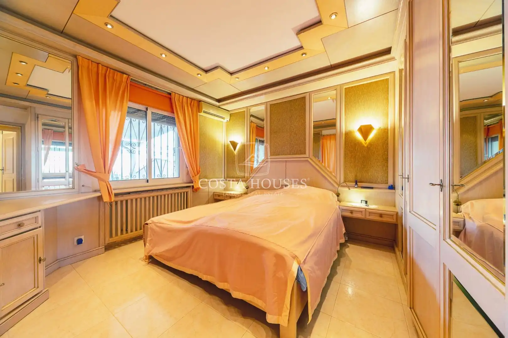 Bedroom of Houses for sale in Dénia  with Air Conditioner, Heating and Private garden