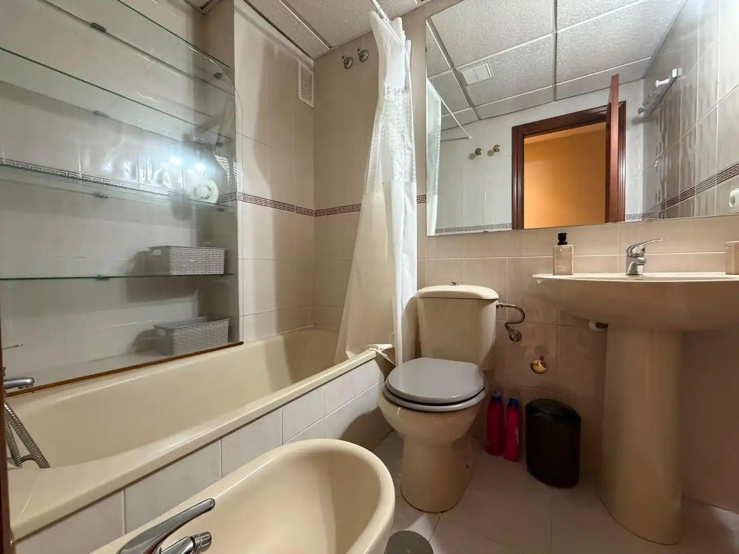 Baño de Piso de alquiler en Badajoz con Aire acondicionado, Amueblado y Balcón