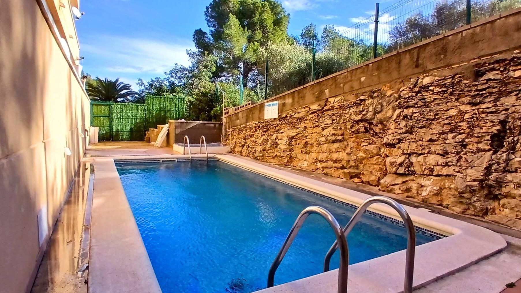 Piscina de Piso en venta en Salou con Aire acondicionado, Terraza y Amueblado