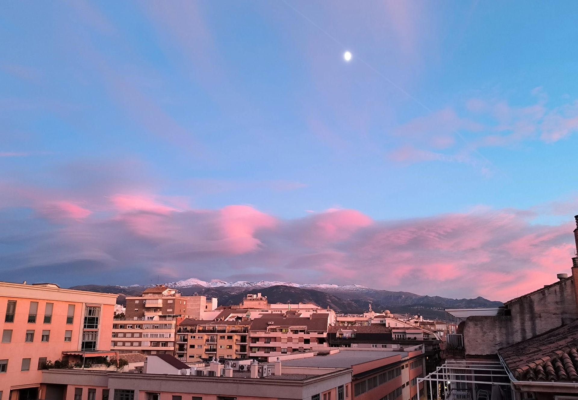 Vista exterior de Àtic en venda en  Granada Capital amb Aire condicionat, Calefacció i Terrassa
