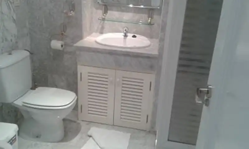 Badezimmer von Dachboden zum Verkauf in Almuñécar mit Klimaanlage, Heizung und Terrasse