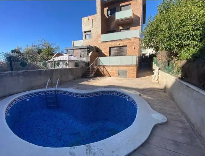 Villa con piscina in vendita a Fondo Somella