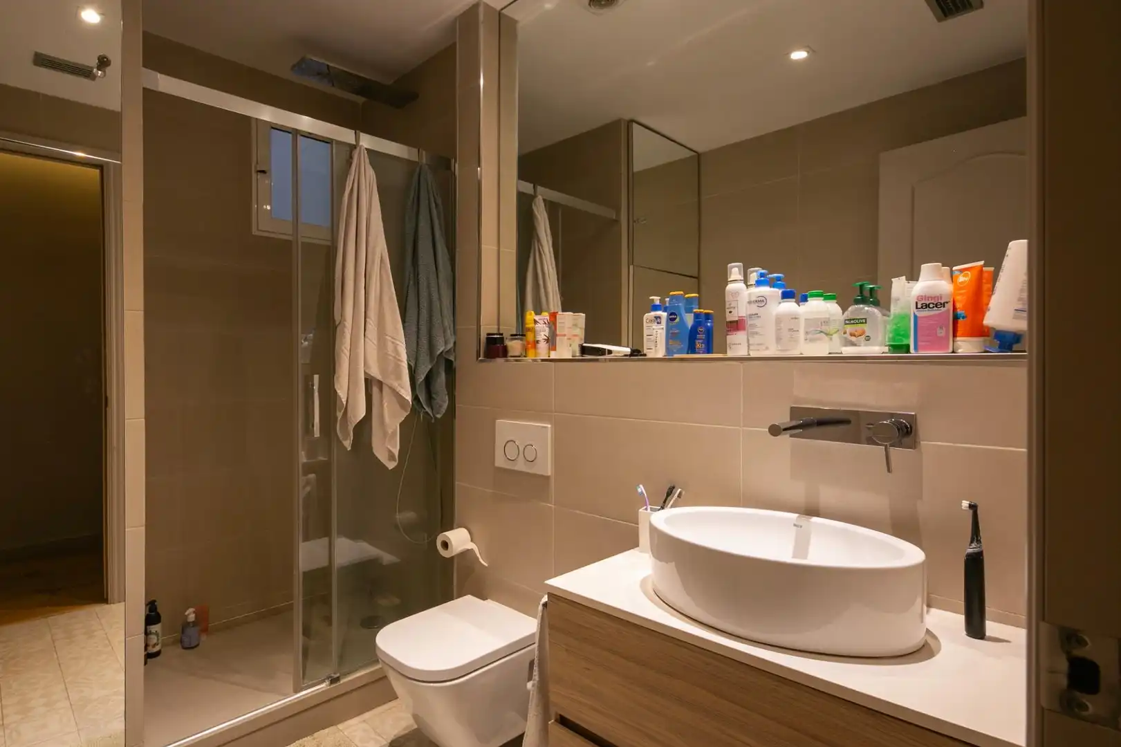 Baño de Piso de alquiler en Barcelona con Calefacción, Parquet y Amueblado