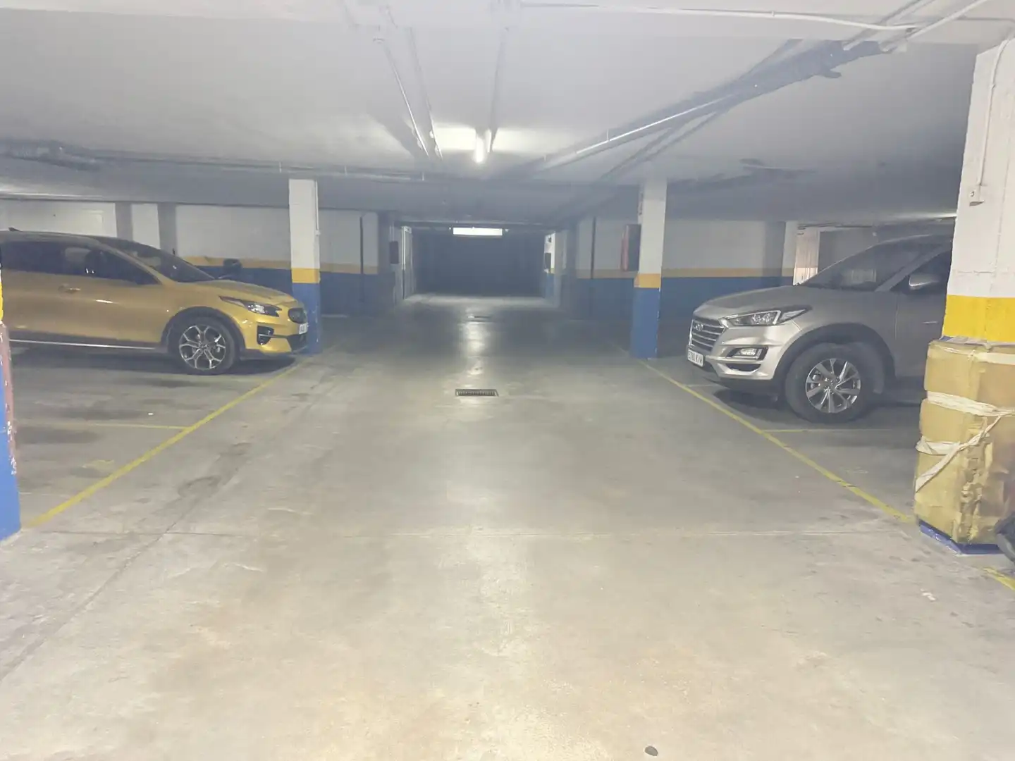 Aparcament de Pis en venda en Fuengirola amb Terrassa i Piscina comunitària